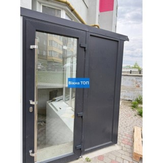 Пластикові двері в офіс і магазин Рівне — металопластикові двері ПВХ