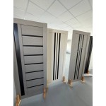 Міжкімнатні двері білі сірі класіка 