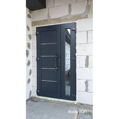 Пластикові двері  